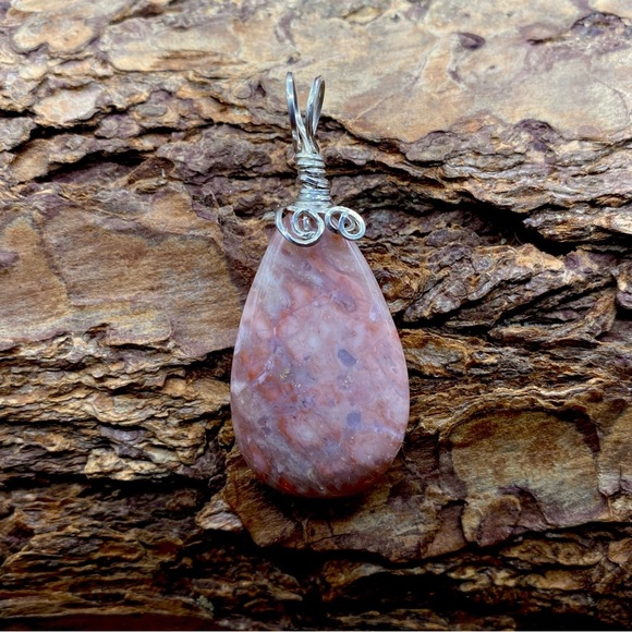 Pink Agate Necklace Pendant - Picture 1 of 3
